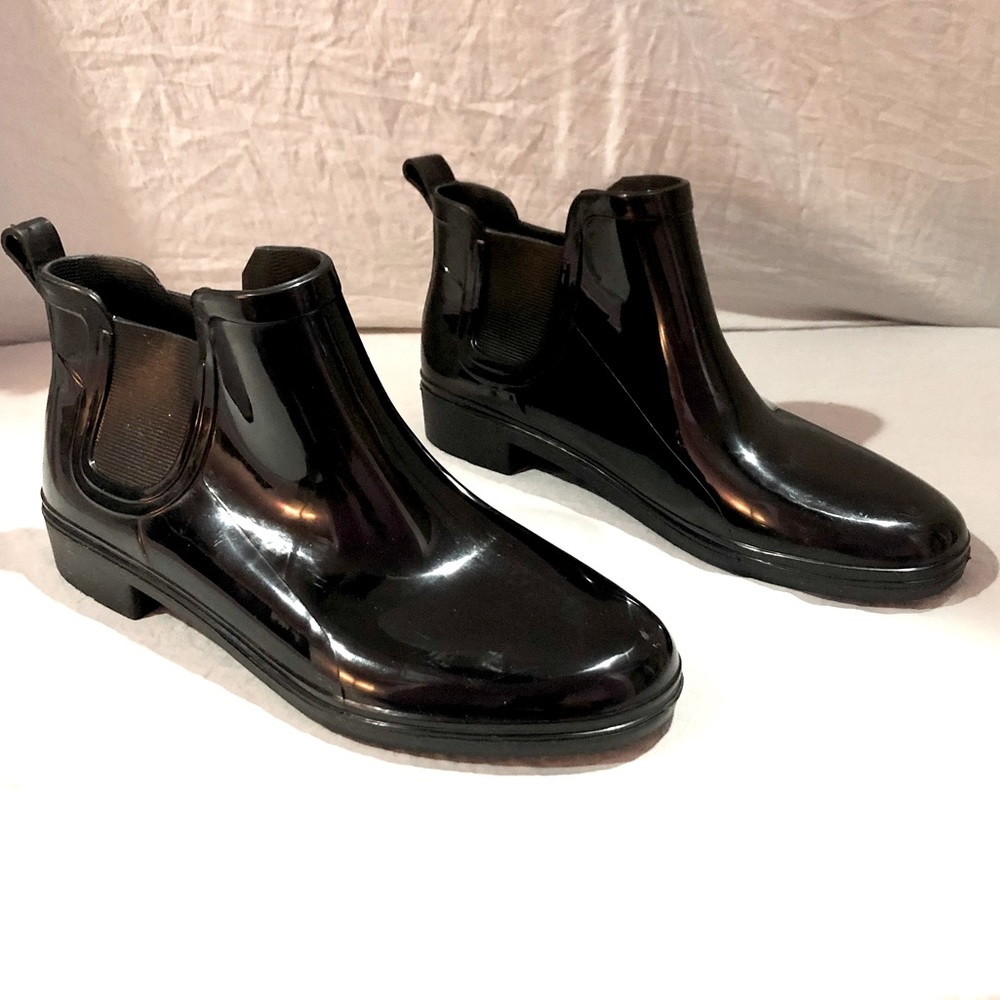 RAINBOOTS Women's Short booties waterproof shiny vinyl black size 6 NWOT - Picture 3 of 9